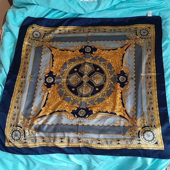Beautiful Italian Silk Scarf Like New - Picture 1 of 6